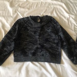 Black camo Gymshark crop top